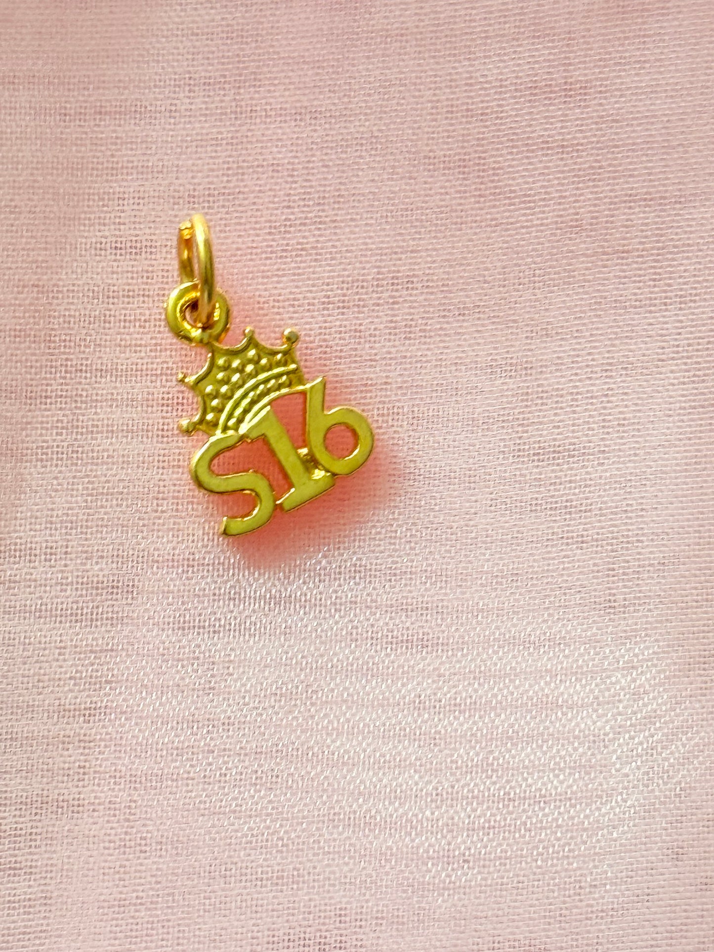 Luxury Personalized Tarnish-filled  Gold  Charm — Quinceanera